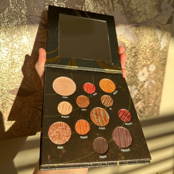 Dito Cosmetics Limited Edition Venus 12 Shade Eyeshadow Palette - Picture 3 of 5